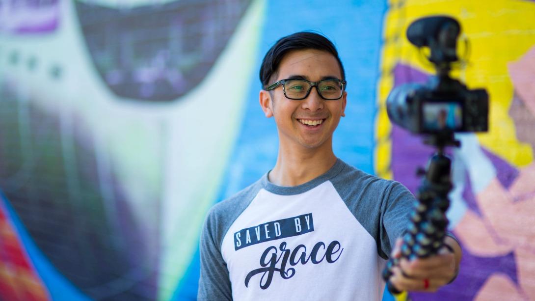 Ingin Jadi Vlogger? Ini Dia 3 Aplikasi yang Harus Lo Punya